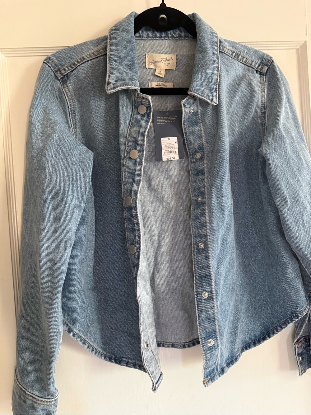 Universal Threads NWT Light Wash Denim Jacket - Size Small